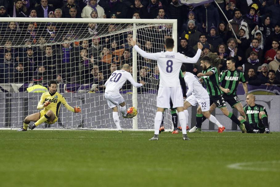 Borja Valero,  30 anni, realizza il gol dell’1-0 per la Fiorentina sul Sassuolo. Ansa